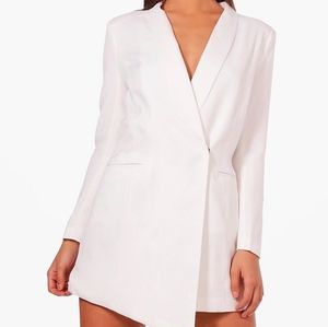 Boohoo - Petite Asymmetric Blazer Dress